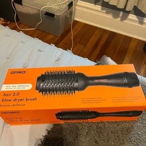 Brand new Amika blow dryer brush!!